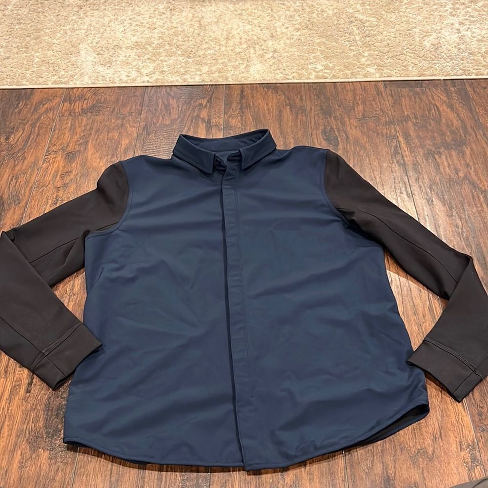 Lululemon Mainstay Hybrid Button Down Shirt Size XL in GUC‎ navy black
